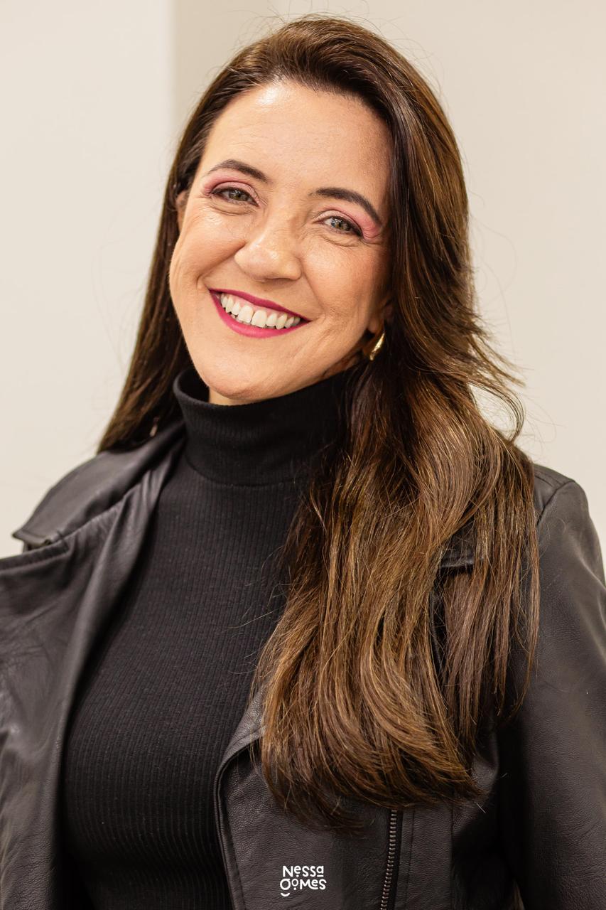 [Imagem da Organizadora Vanessa]